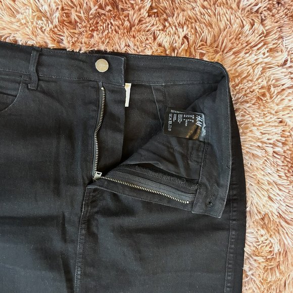 Short Distressed Denim Skirt - Picture 4 of 6